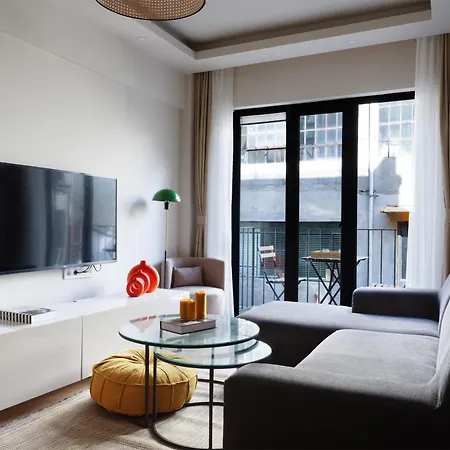Renovu Premium Homes In Cihangir شقة *